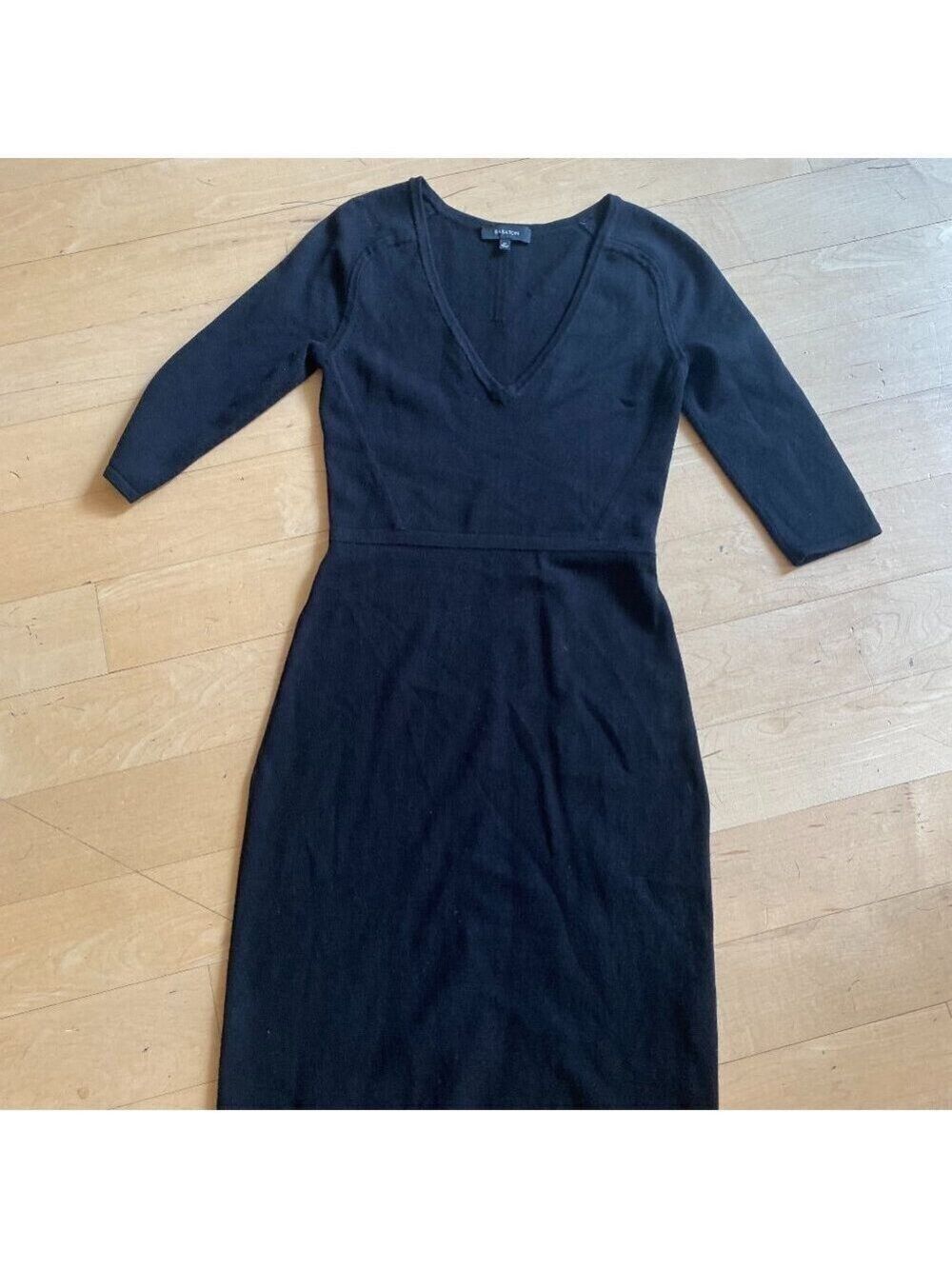 Babaton Aritzia sweater dress sz Xsmall black vneck